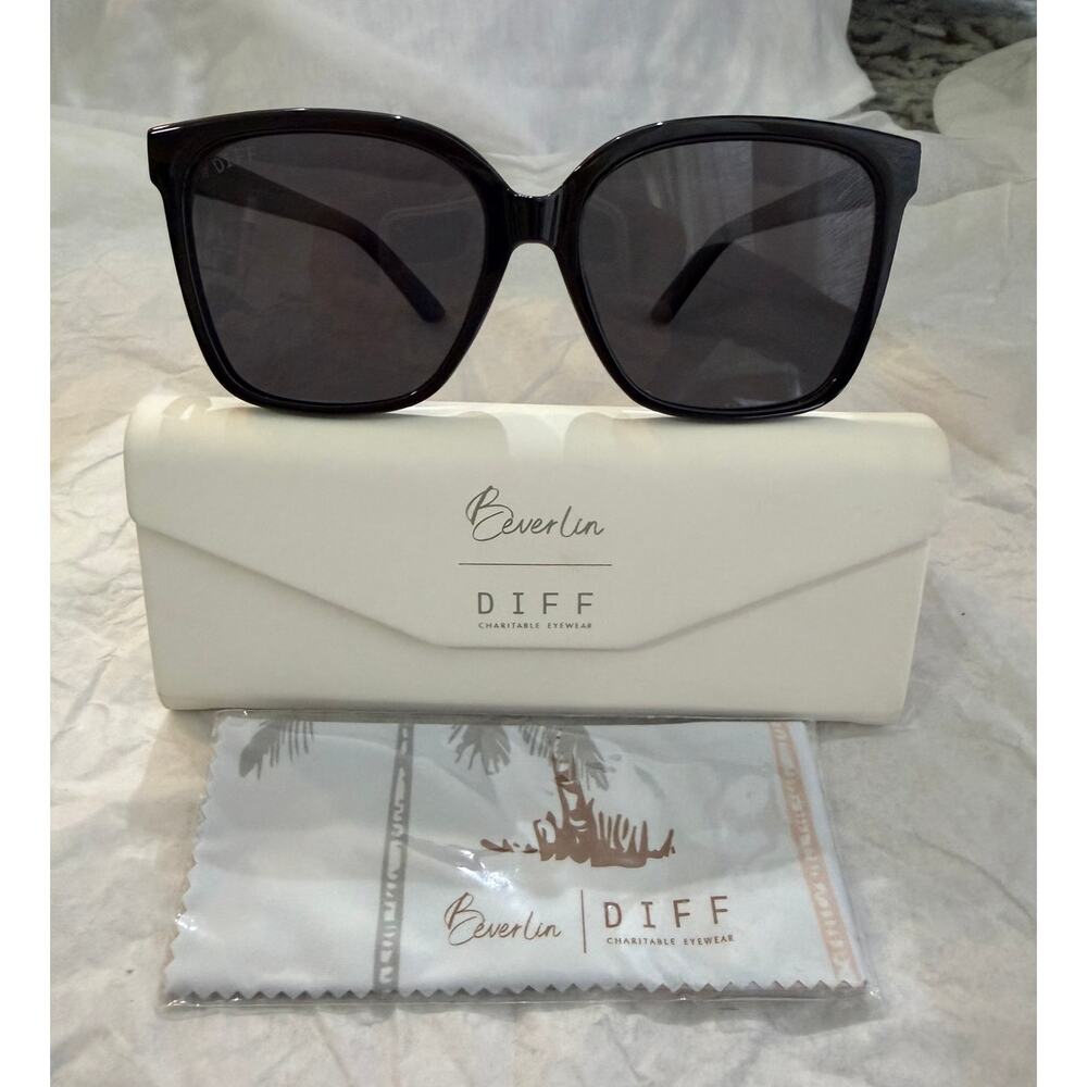 DIFF Beverlin Zepplin Oversized Black Grey Polarized Sunglasses & Case